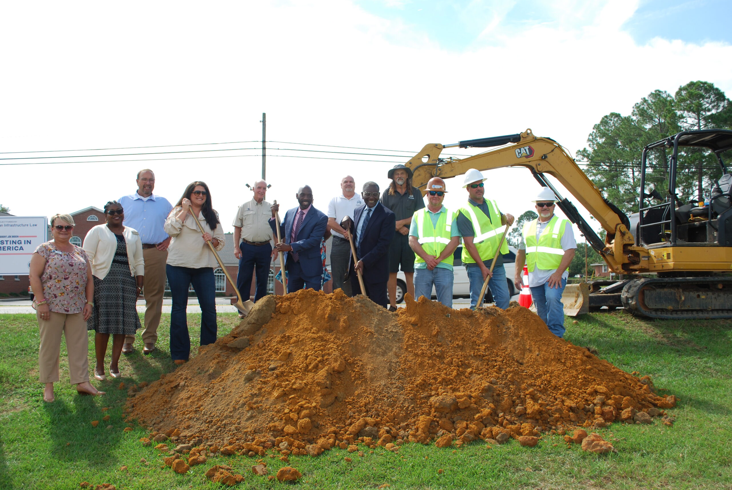 Hawkinsville DOT with natural gas pipeline installation team